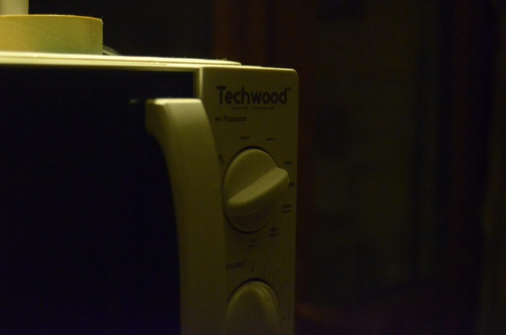 ¿Cómo Funciona un Microondas Según la Física?